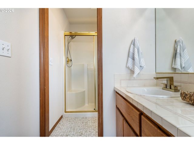 14812 Ne FREMONT Ct, Portland, OR 97230
