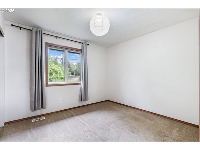 14812 Ne FREMONT Ct, Portland, OR 97230