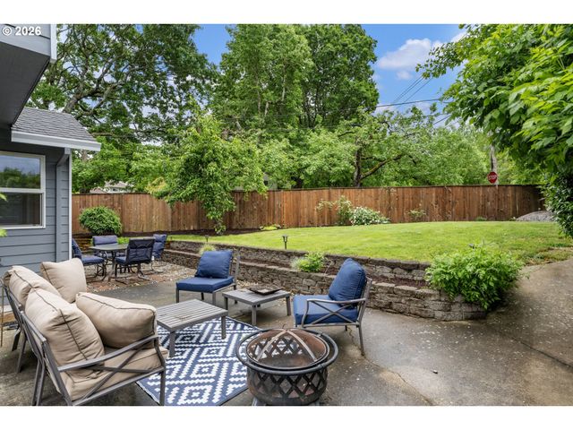 14812 Ne FREMONT Ct, Portland, OR 97230