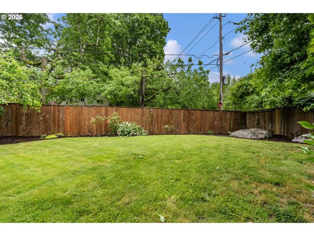 14812 Ne FREMONT Ct, Portland, OR 97230