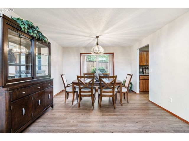 14812 Ne FREMONT Ct, Portland, OR 97230