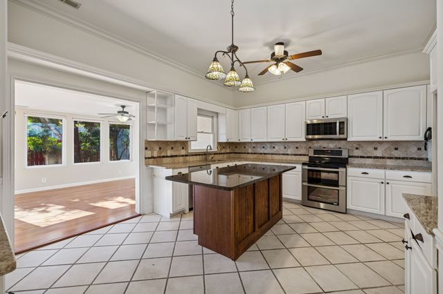 142 Mansker Park Dr, Hendersonville, TN 37075