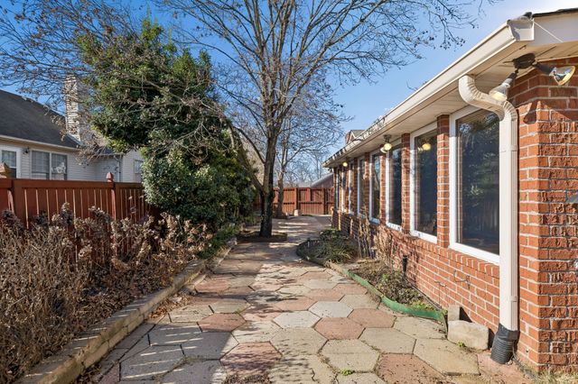 142 Mansker Park Dr, Hendersonville, TN 37075