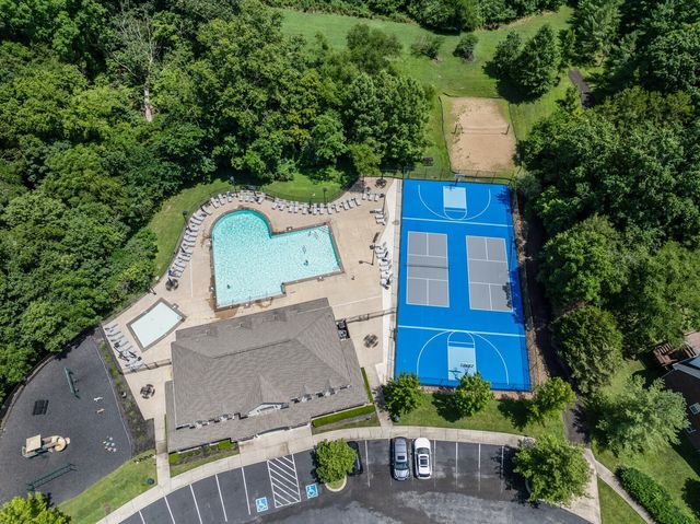 142 Mansker Park Dr, Hendersonville, TN 37075