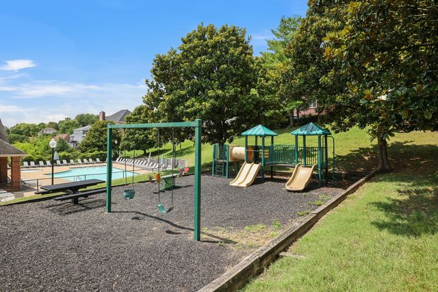 142 Mansker Park Dr, Hendersonville, TN 37075