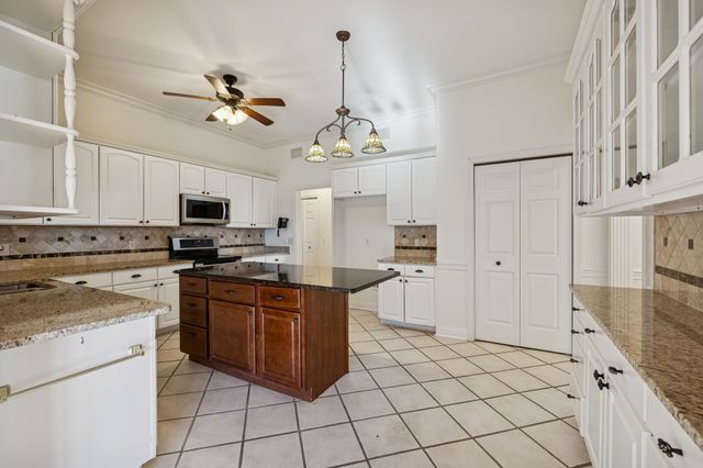 142 Mansker Park Dr, Hendersonville, TN 37075