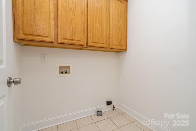 2615 Rolling Ridge Drive, Hickory, NC 28602