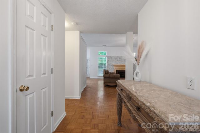 9426 Cantle Drive, Charlotte, NC 28216