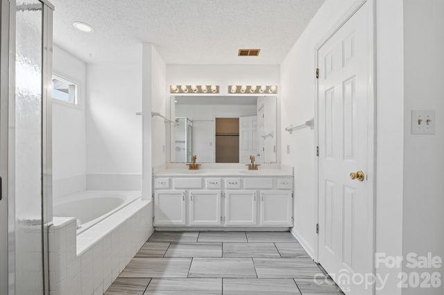 9426 Cantle Drive, Charlotte, NC 28216