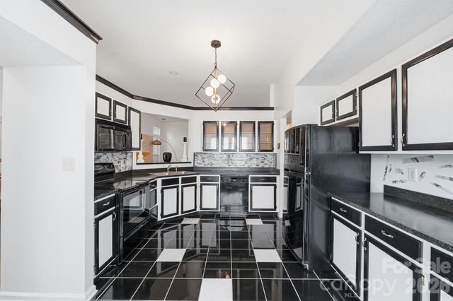 9426 Cantle Drive, Charlotte, NC 28216