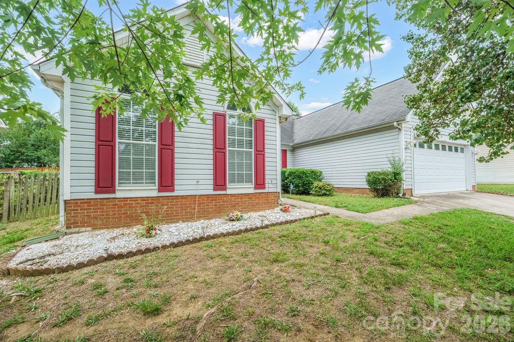 9426 Cantle Drive, Charlotte, NC 28216