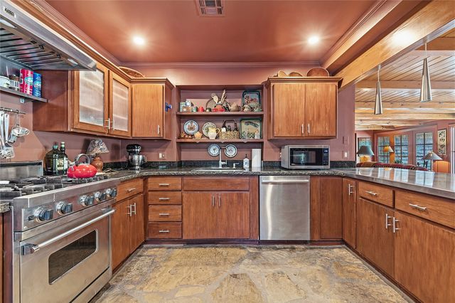 4730 S Columbia Place, Tulsa, OK 74105
