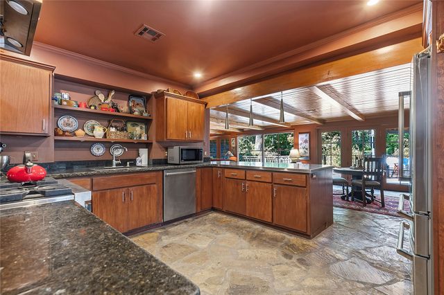 4730 S Columbia Place, Tulsa, OK 74105