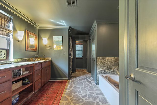 4730 S Columbia Place, Tulsa, OK 74105