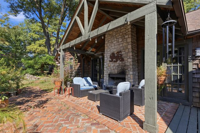 4730 S Columbia Place, Tulsa, OK 74105