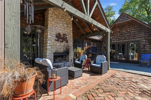 4730 S Columbia Place, Tulsa, OK 74105