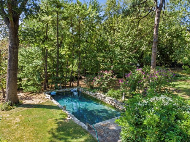 4730 S Columbia Place, Tulsa, OK 74105