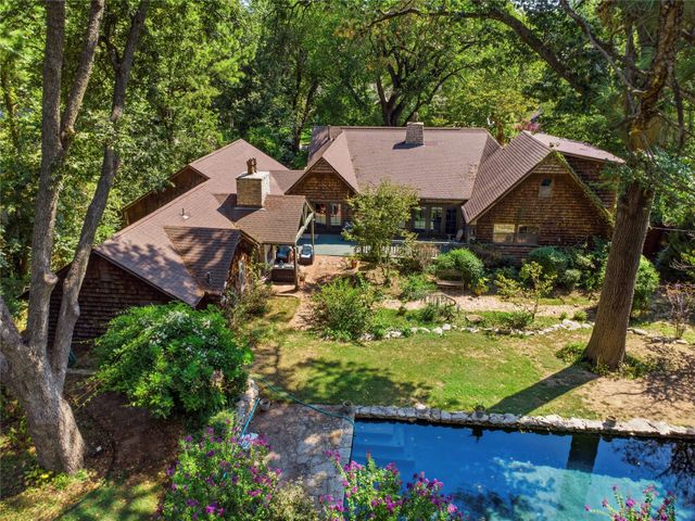 4730 S Columbia Place, Tulsa, OK 74105