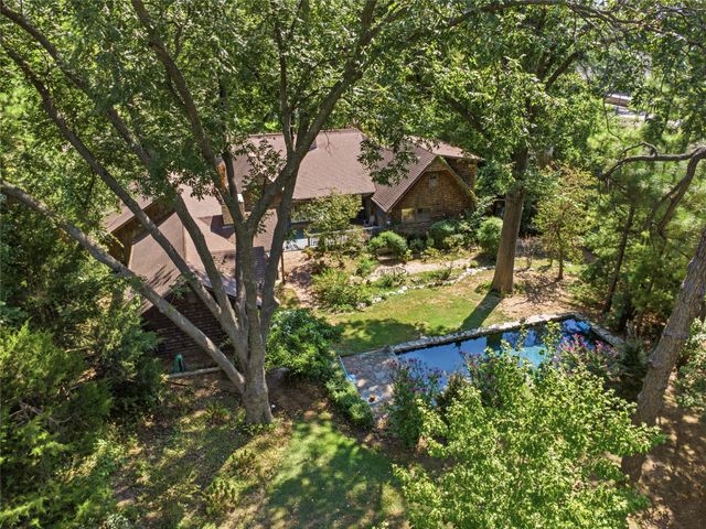 4730 S Columbia Place, Tulsa, OK 74105
