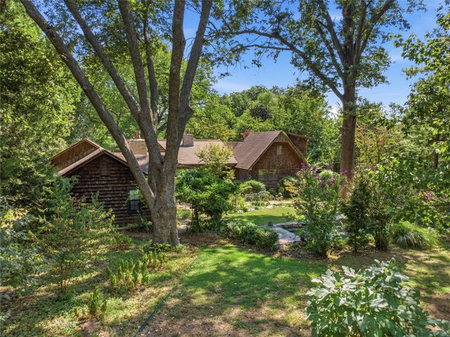 4730 S Columbia Place, Tulsa, OK 74105