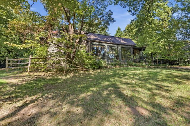 4730 S Columbia Place, Tulsa, OK 74105