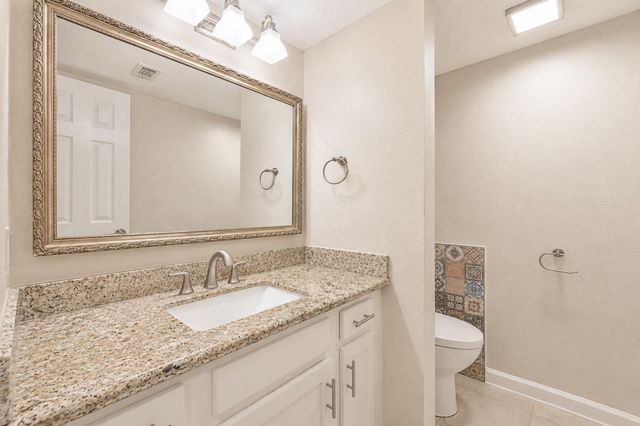 1687 W Sam Houston Parkway S, Houston, TX 77042