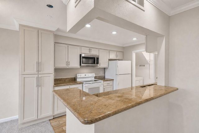 1687 W Sam Houston Parkway S, Houston, TX 77042