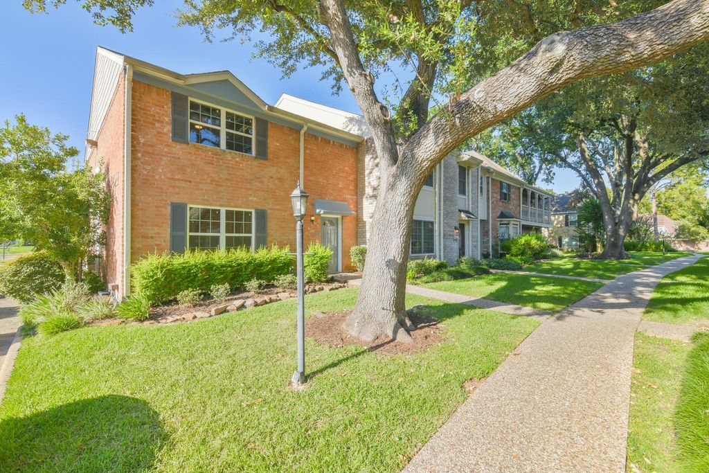 1687 W Sam Houston Parkway S, Houston, TX 77042