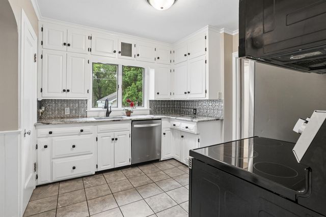 173 Graceline Boulevard, Waterloo, IA 50701