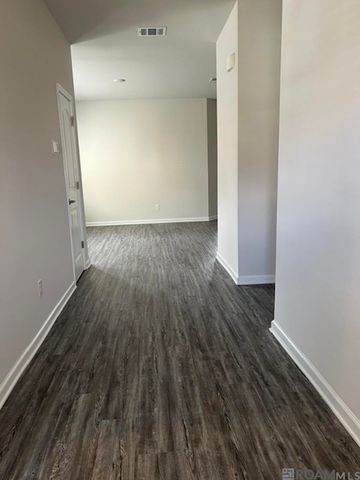 6708 Tiger Pointe Dr, Baton Rouge, LA 70817