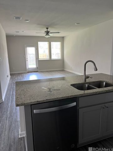 6708 Tiger Pointe Dr, Baton Rouge, LA 70817
