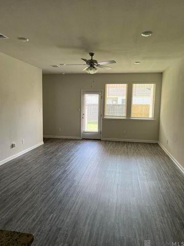 6708 Tiger Pointe Dr, Baton Rouge, LA 70817