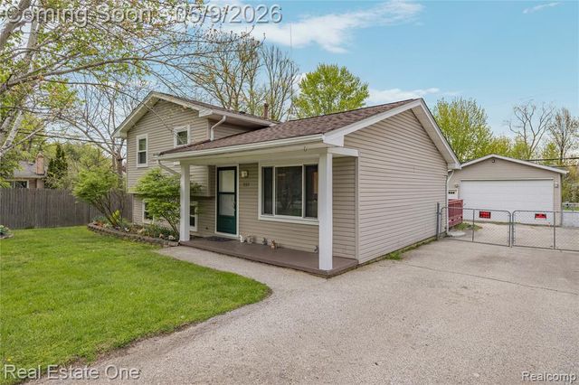 537 Woodbridge Circle, Waterford, MI 48327