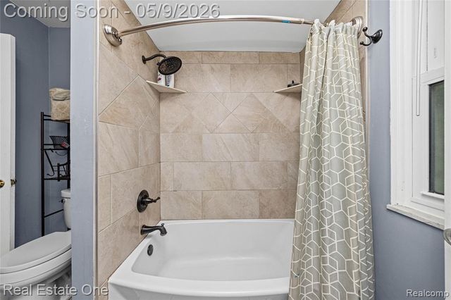 537 Woodbridge Circle, Waterford, MI 48327