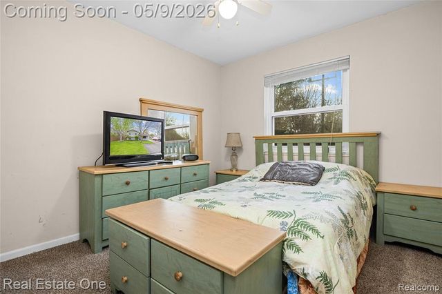 537 Woodbridge Circle, Waterford, MI 48327