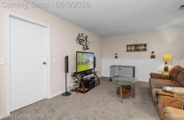 537 Woodbridge Circle, Waterford, MI 48327