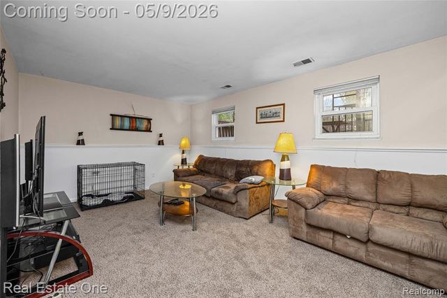 537 Woodbridge Circle, Waterford, MI 48327