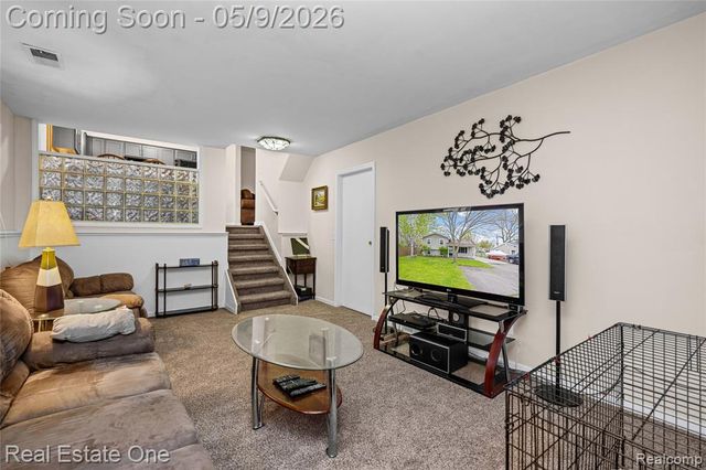 537 Woodbridge Circle, Waterford, MI 48327