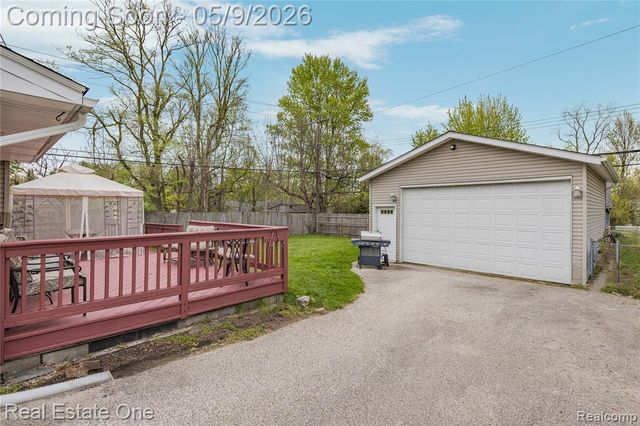 537 Woodbridge Circle, Waterford, MI 48327