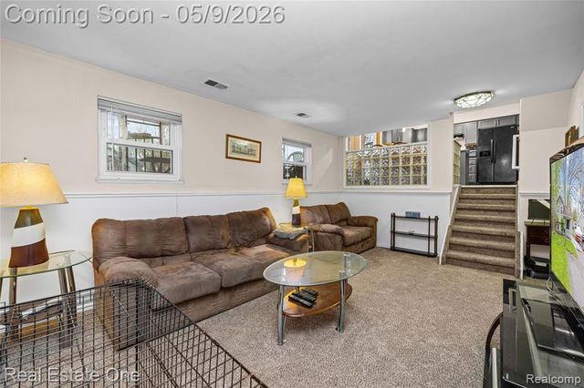 537 Woodbridge Circle, Waterford, MI 48327