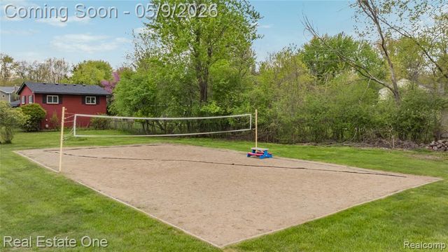 537 Woodbridge Circle, Waterford, MI 48327