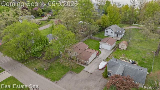 537 Woodbridge Circle, Waterford, MI 48327