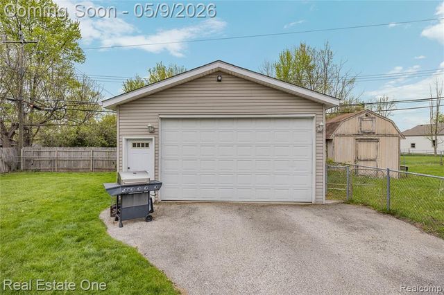 537 Woodbridge Circle, Waterford, MI 48327