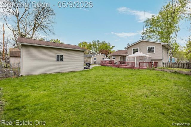 537 Woodbridge Circle, Waterford, MI 48327