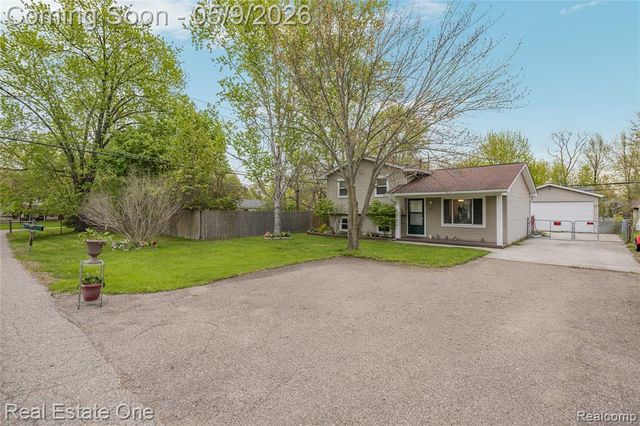 537 Woodbridge Circle, Waterford, MI 48327