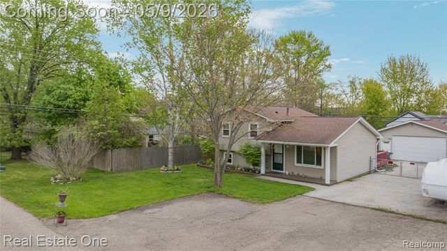 537 Woodbridge Circle, Waterford, MI 48327