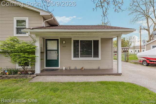 537 Woodbridge Circle, Waterford, MI 48327