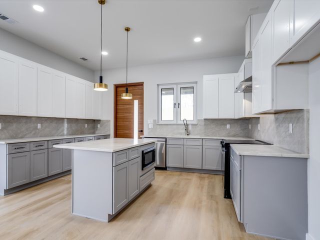 810 Premier Parkway, Grand Prairie, TX 75051