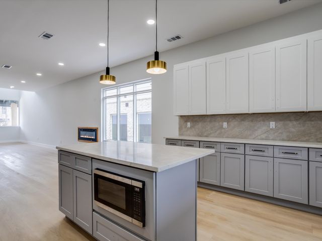 810 Premier Parkway, Grand Prairie, TX 75051