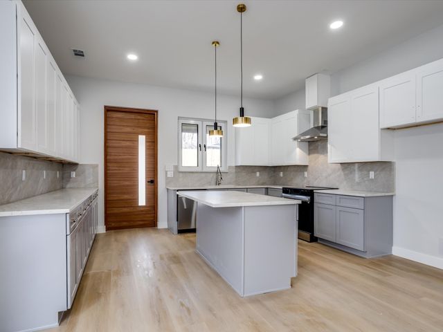 810 Premier Parkway, Grand Prairie, TX 75051